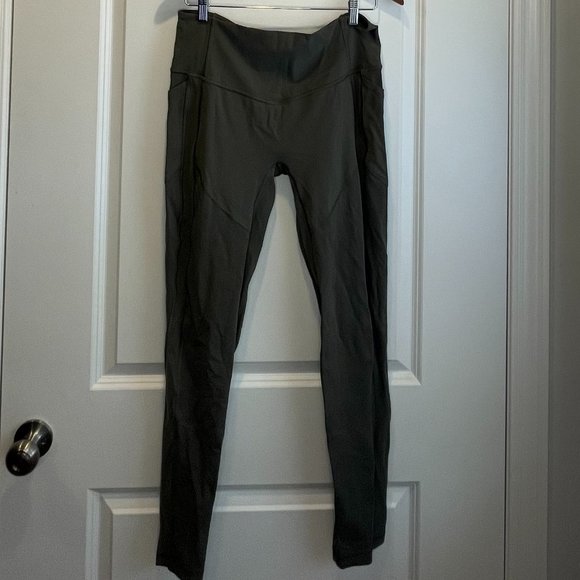 GREEN LEGGINGS SIZE 12 LADIES LULULEMON - Picture 1 of 2